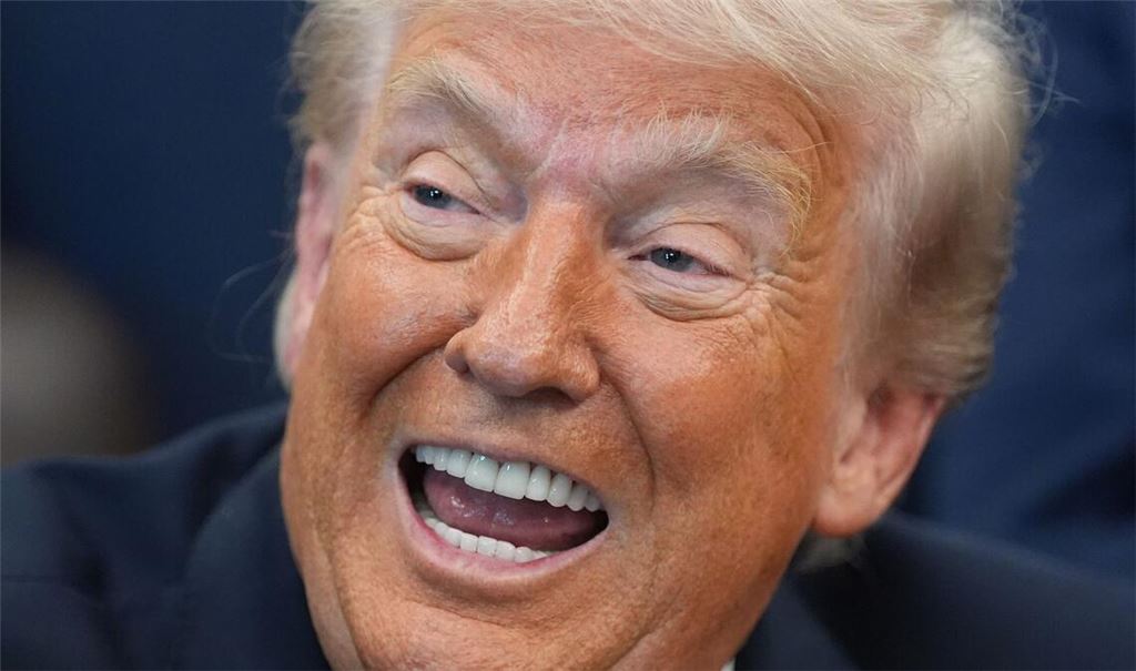 US-Präsident Trump kündigt eine Zollerhöhung für die EU an.