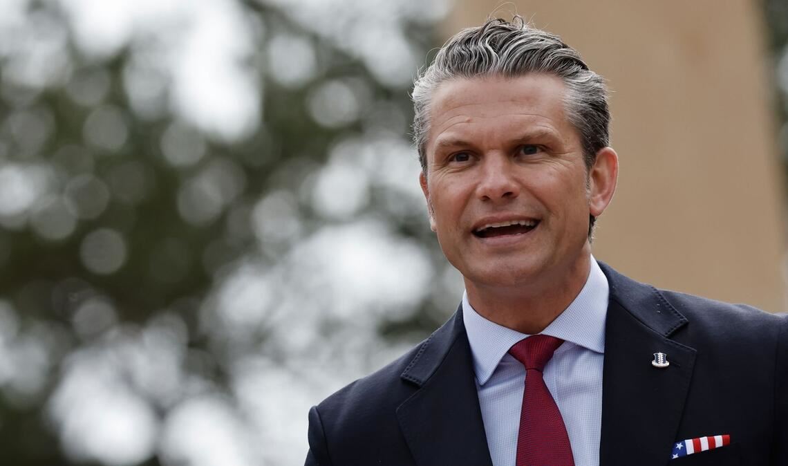US-Verteidigungsminister Pete Hegseth hält eine Rede auf dem US-Friedhof in der Normandie anlässlich des 82. Jahrestages der D-Day-Landung in Colleville-sur-Mer.