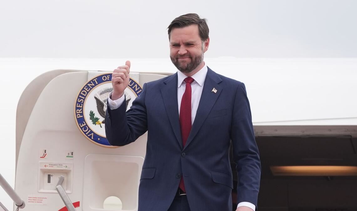 US-Vizepräsident J.D. Vance trifft zu Gesprächen mit Vertretern des Iran in Islamabad ein.