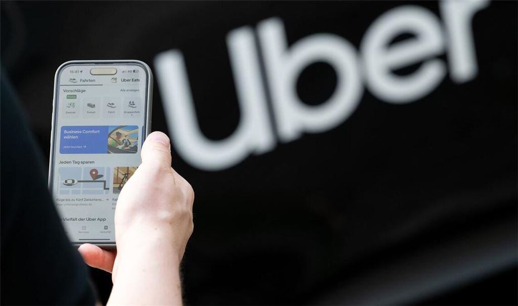 Uber führt in Deutschland eine neue In-App-Funktion ein, die es Fahrgästen erlaubt, während der Fahrt den Ton im Fahrzeug aufzuzeichnen. (Symbolbild)