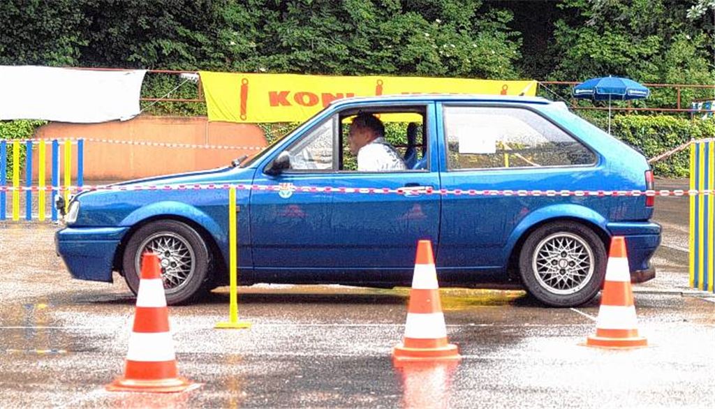 Udo Roller kurvt in der Gruppe A, der höchsten Leistungsklasse, auf das Siegerpodest. Foto: Appich