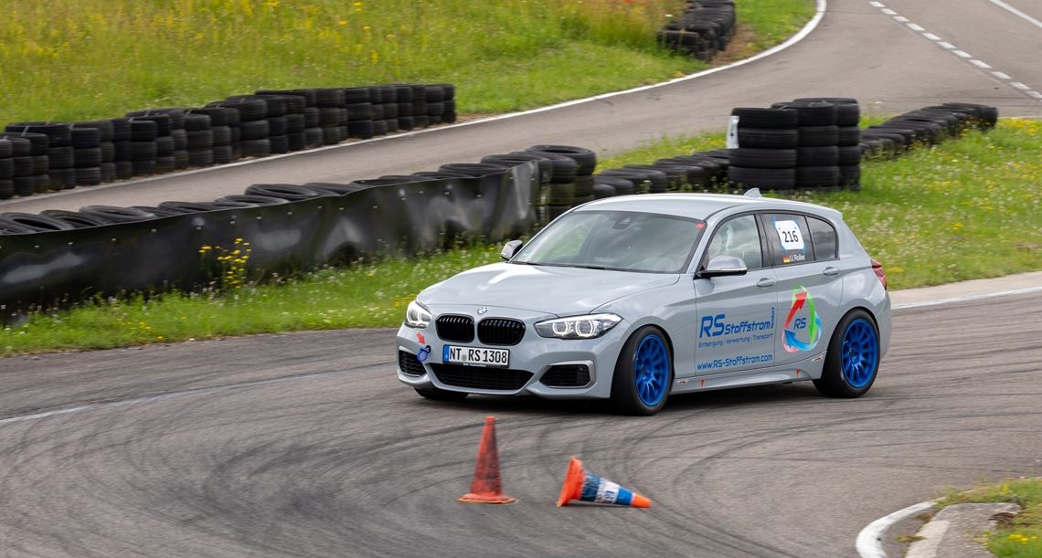 Udo Roller zeigt mit seinem BMW in Liedoldsheim sein Können. Foto: privat