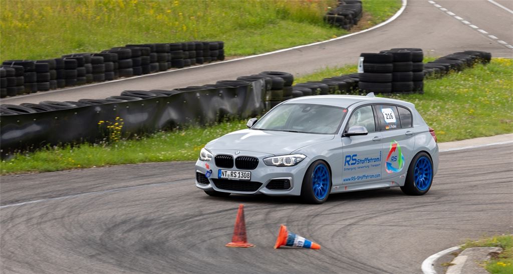 Udo Roller zeigt mit seinem BMW in Liedoldsheim sein Können. Foto: privat