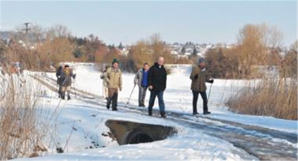 Über 1100 Wanderer kamen am Samstag und Sonntag ins Enztal, um am Wandertag in Mühlhausen teilzunehmen. Stöcke waren am Wochenende nützliche Begleiter.
Foto: Stahlfeld

