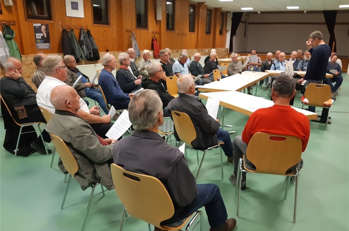 Über 30 Sänger versammeln sich nur ersten gemeinsamen Probe in Serres. Foto: privat