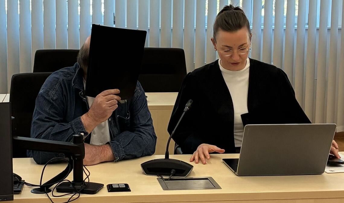 Über Jahre soll der Angeklagte unter anderem seine Stieftochter sexuell missbraucht haben.