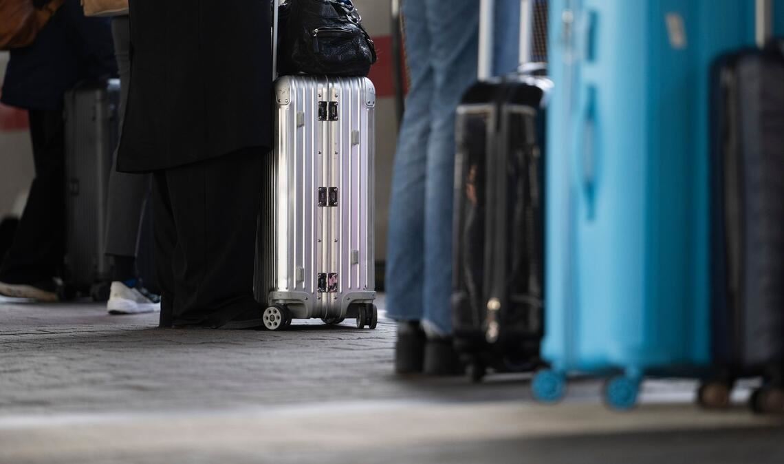 Über Lautsprecher werden Reisende immer wieder sensibilisiert, ihr Gepäck vor Dieben zu schützen. (Illustration)