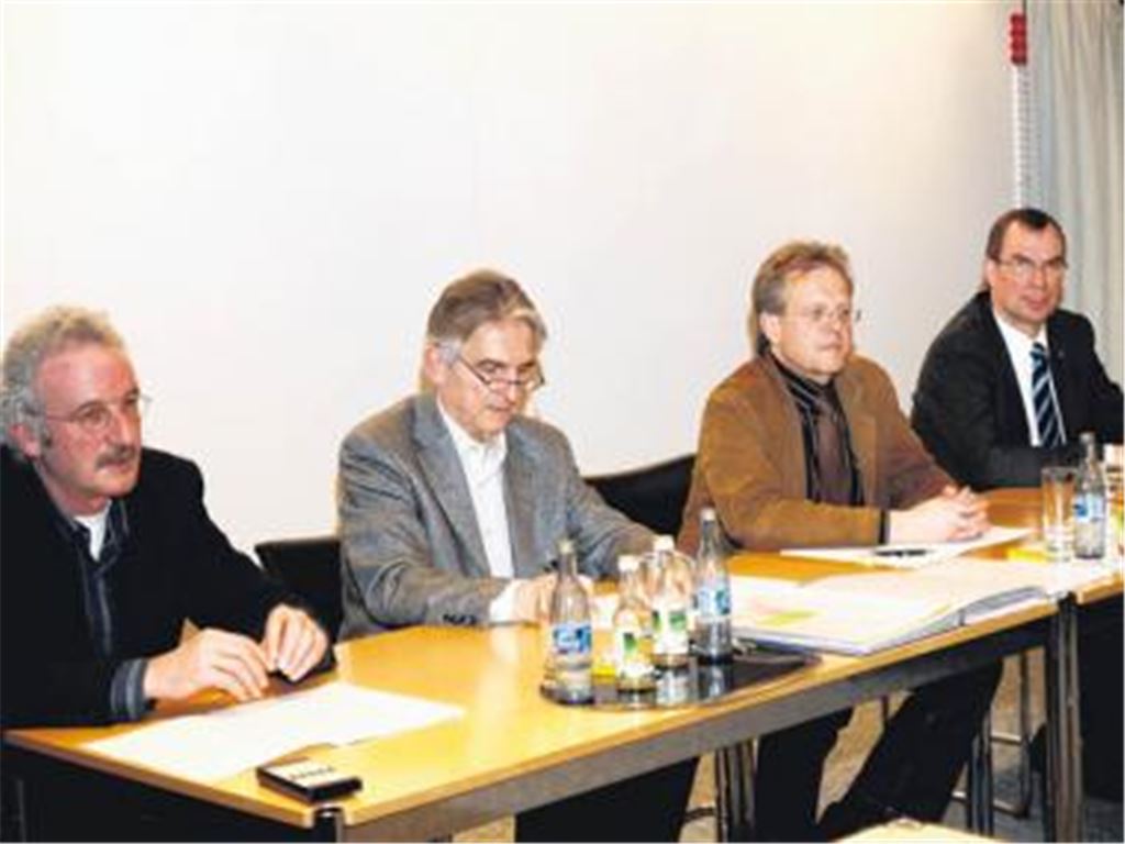 Über den Besuch von Mühlackers Oberbürgermeister Frank Schneider (re.) im Ötisheimer Gemeinderat freuen sich nicht nur Werner Henle, Bürgermeister der Nachbarkommune, und sein Hauptamtsleiter Rudolf Haller (li.). Foto: Appich