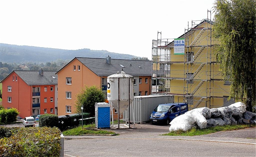 Über drei Jahre hinweg hat die Kreisbau ein Gebäude-Ensemble mit insgesamt 36 Wohneinheiten an der Dresdner Straße in Lomersheim energetisch saniert und das Wohnquartier an exponierter Lage deutlich aufgewertet.