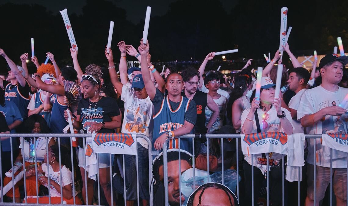Überall in New York feierten Fans der Knicks.