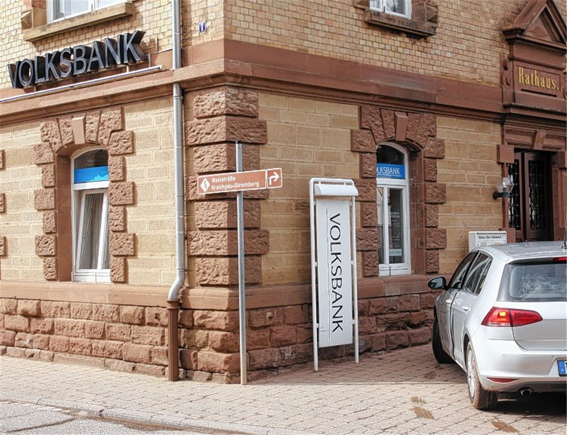 Überfallen: die Ölbronner Filiale der Volksbank Pforzheim. Foto: Sadler