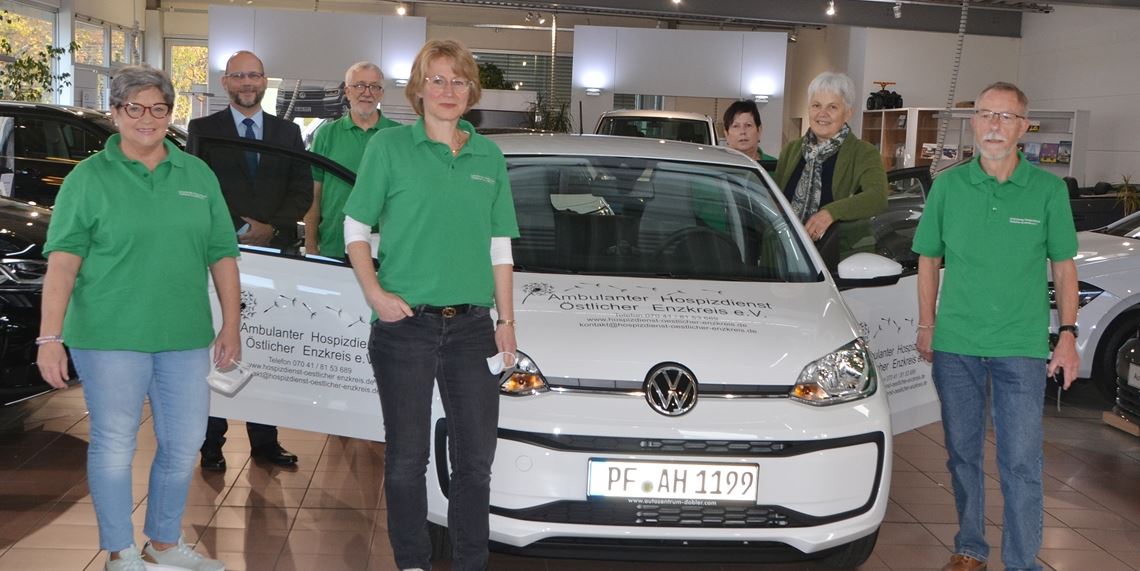 Übergabe des neuen Dienstfahrzeuges an das Team des Hospizdienstes Östlicher Enzkreis.privat
