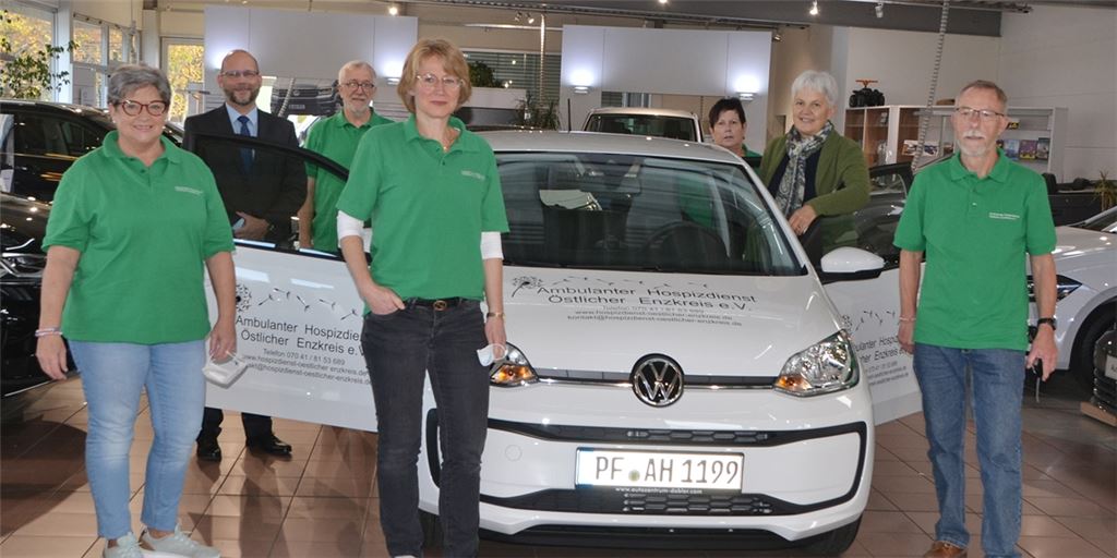 Übergabe des neuen Dienstfahrzeuges an das Team des Hospizdienstes Östlicher Enzkreis.privat