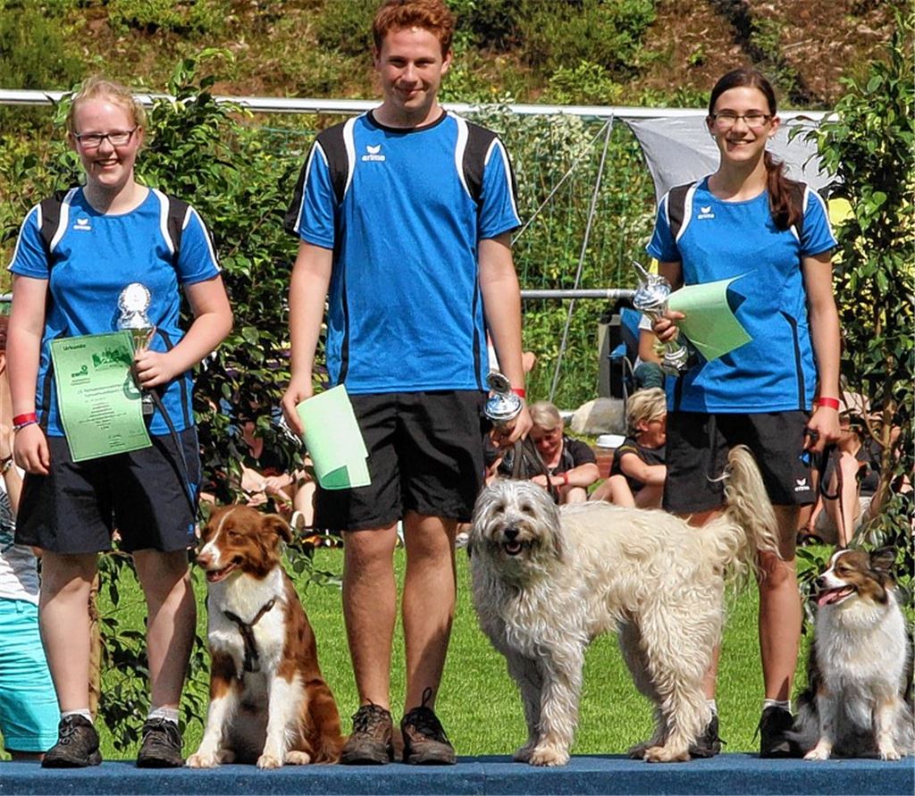 Überraschungssieger im Jugend-CSC: Das HSVM-Team mit Sophie Blos/Lou, Johannes Storch/Rocky und Celine Gruber/Mick. Foto: privat