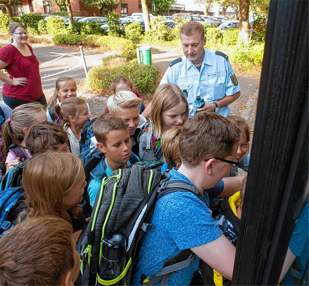 Fahrt im Schulbus will gelernt sein