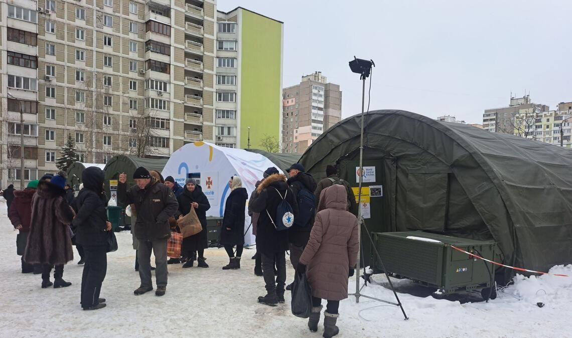 Ukrainische Behörden arbeiten mit internationalen Hilfsorganisationen zusammen, um von Heizungsausfällen betroffenen Menschen zu helfen. (Archivbild)