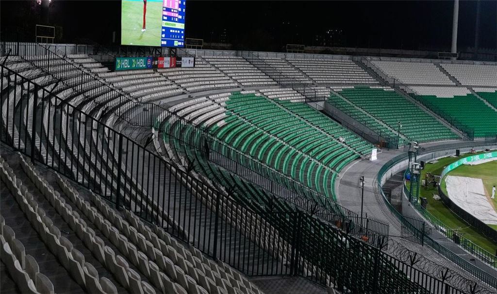 Um Sprit zu sparen, spielt die pakistanische Kricket-Liga seit Donnerstag vor leeren Rängen.