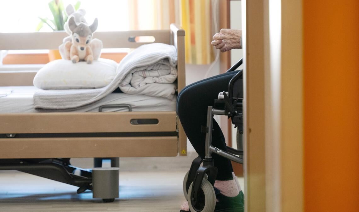 Um die Pflegeversicherung vor dem finanziellen Kollaps zu bewahren, will Bundesgesundheitsministerin Nina Warken die Milliarden-Lücken schließen und erneute allgemeine Beitragsanhebungen vermeiden.