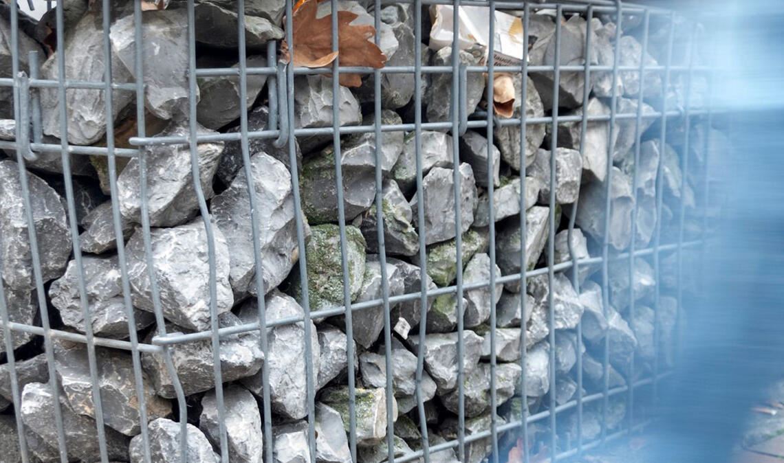 Um einen mutmaßlichen Diebstahl von Boxen mit Steinen – ähnlich wie auf diesem Symbolfoto – geht es in einem Verfahren am Amtsgericht Maulbronn. Symbolfoto: Fotomoment