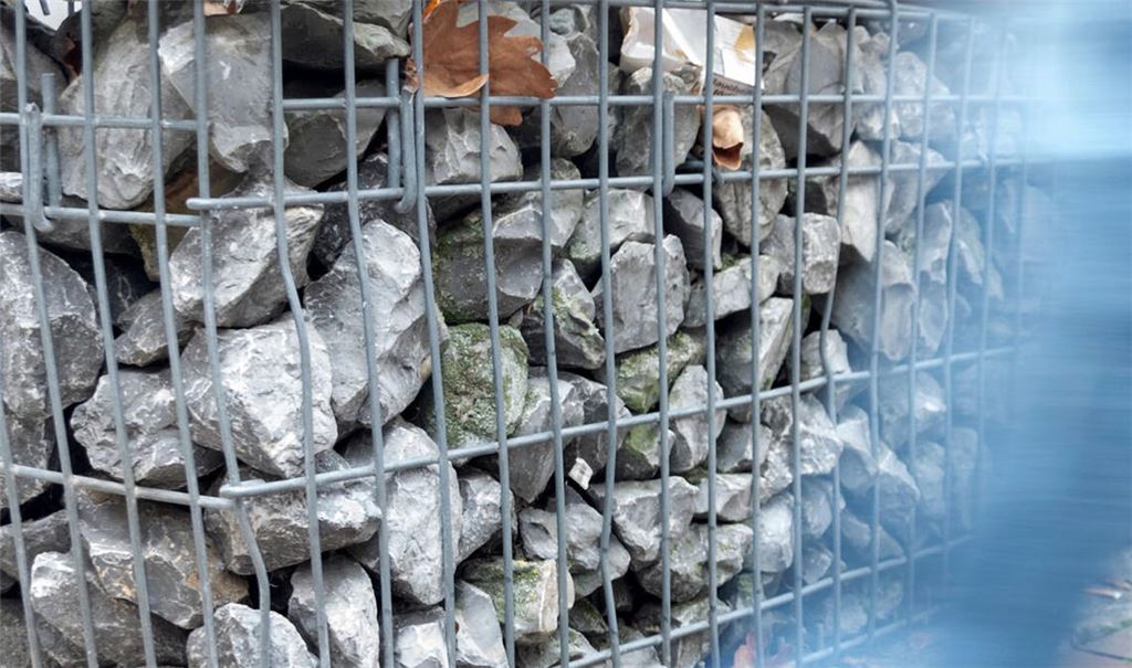 Um einen mutmaßlichen Diebstahl von Boxen mit Steinen – ähnlich wie auf diesem Symbolfoto – geht es in einem Verfahren am Amtsgericht Maulbronn. Symbolfoto: Fotomoment