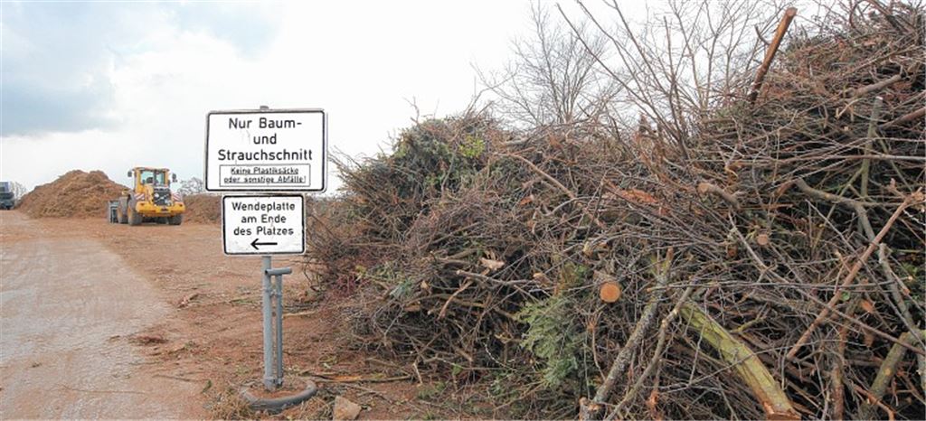 Um mehr Ordnung auf den Häckselplätzen im Enzkreis zu erreichen, sollen diese vermehrt beaufsichtigt und die Disziplin der Kunden durch die gemeinnützige GSI kontrolliert werden.