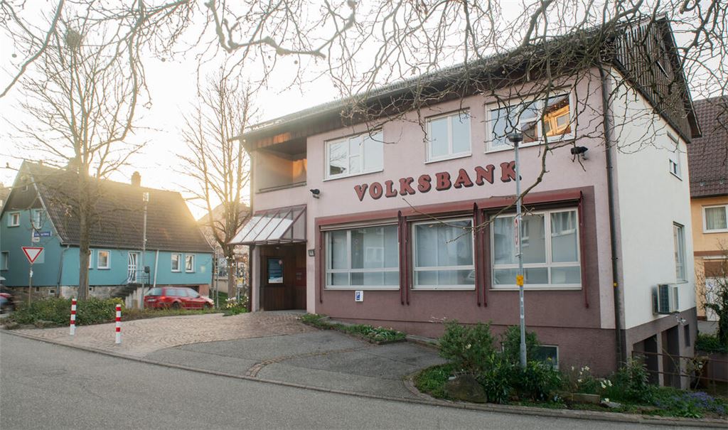 Umbau statt Abriss? Das Gebäude der früheren Volksbank in Sternenfels. Foto: Archiv