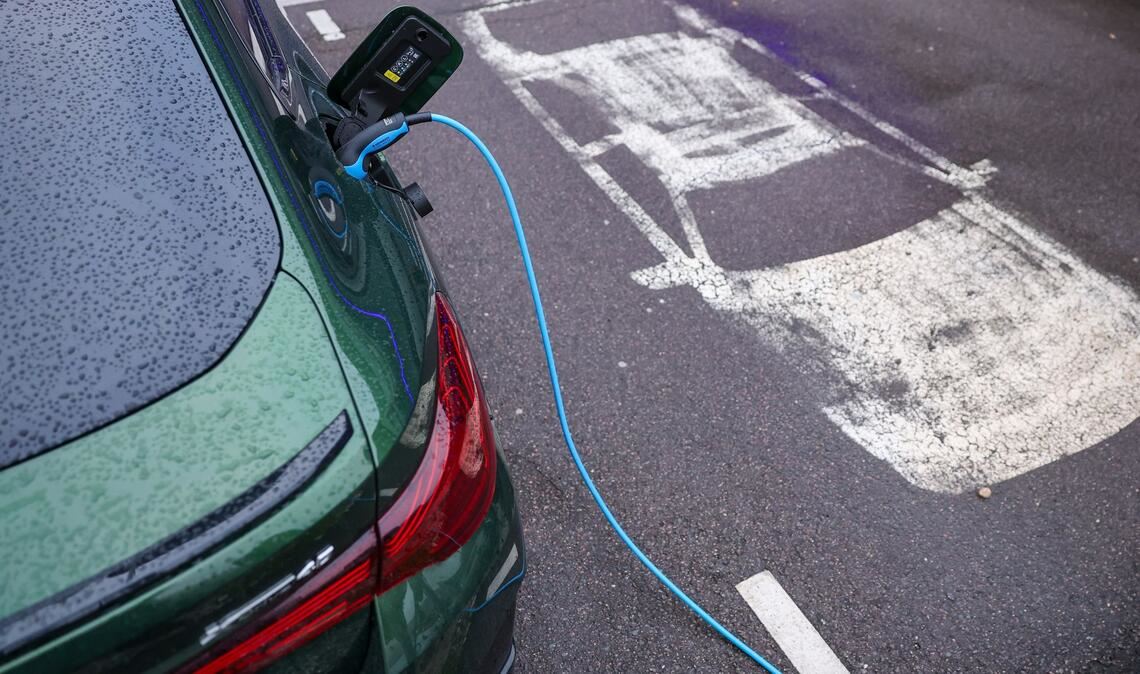 Umfrage: Einige Deutsche haben von neuer E-Auto-Prämie bisher nicht gehört. (Symbolbild)