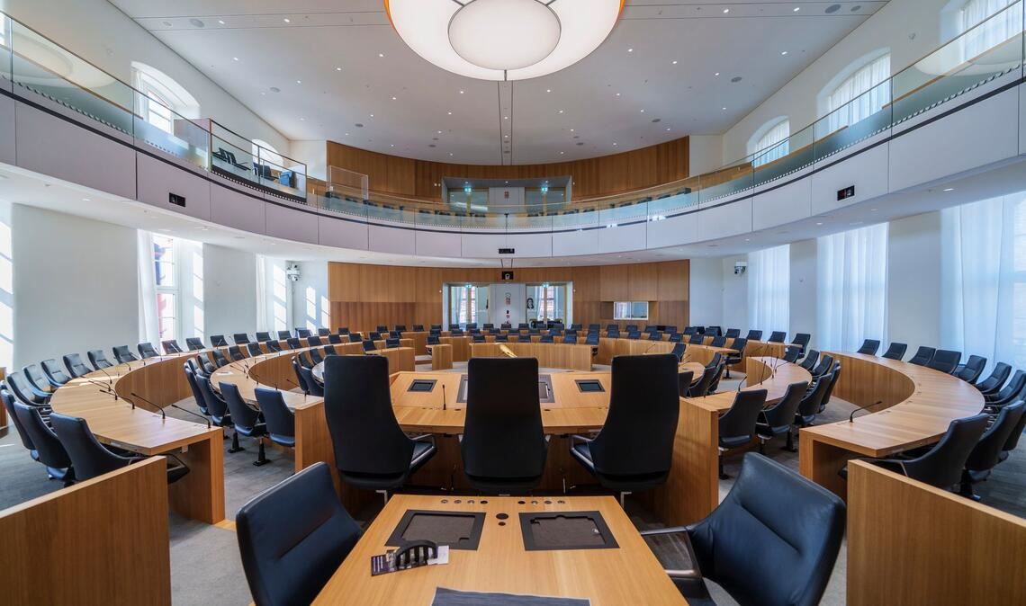 Umfrage deutet auf Kopf-an-Kopf-Rennen zwischen CDU und SPD hin. (Archivbild)