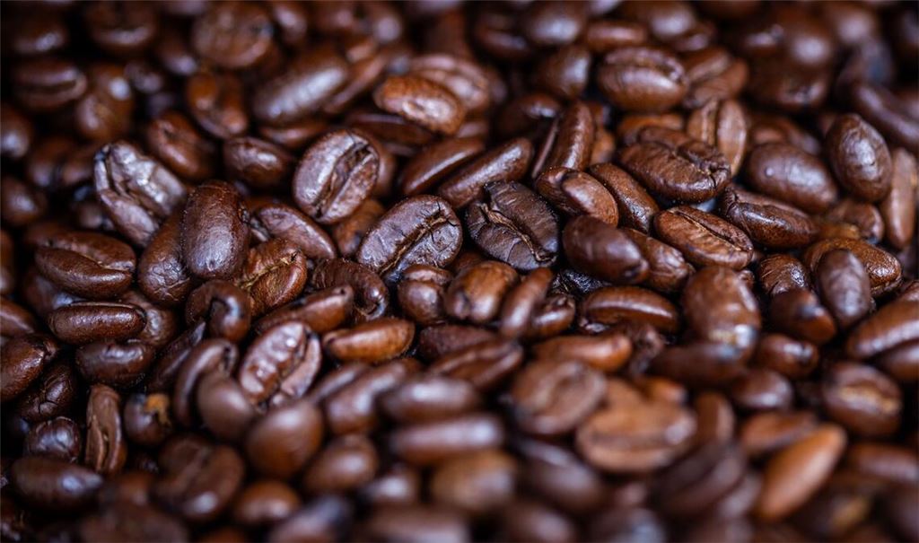 Umfragen zufolge trinken 68 Prozent der Menschen in Deutschland täglich Kaffee, 15 Prozent mehrmals wöchentlich. (Archivbild)