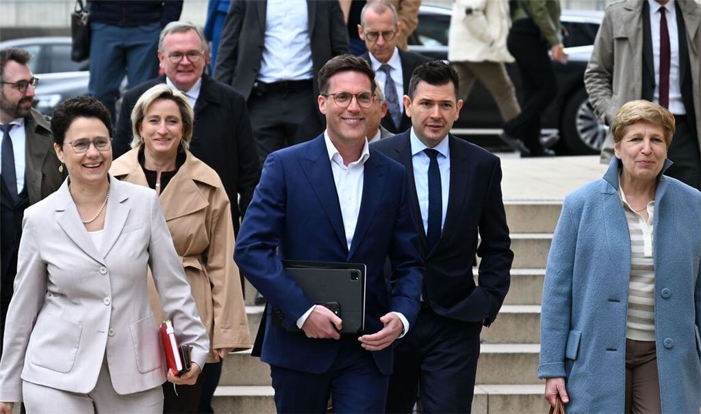 Umringt von Parteifreunden: So tritt der CDU-Spitzenmann Manuel Hagel am liebsten auf.