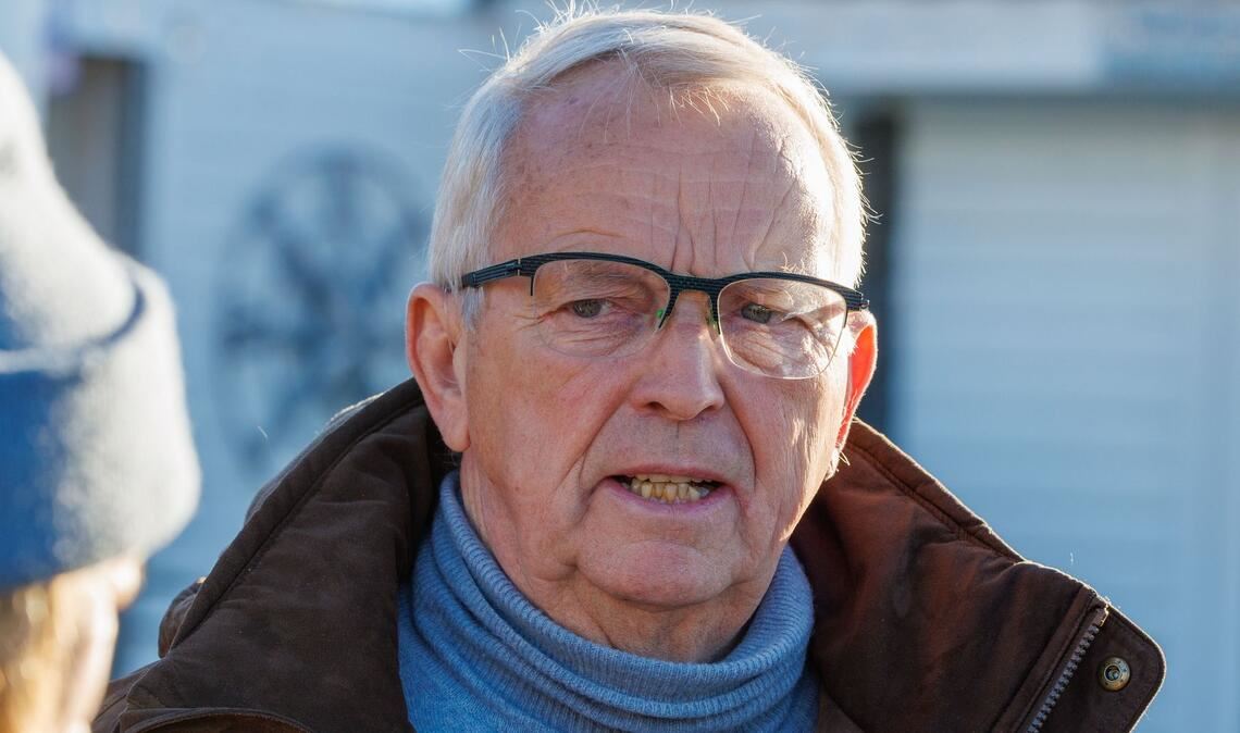 Umweltminister Backhaus (SPD) rät davon ab, "nun wieder in den sogenannten sozialen Medien Verschwörungstheorien verbreiten oder solchen aufsitzen".