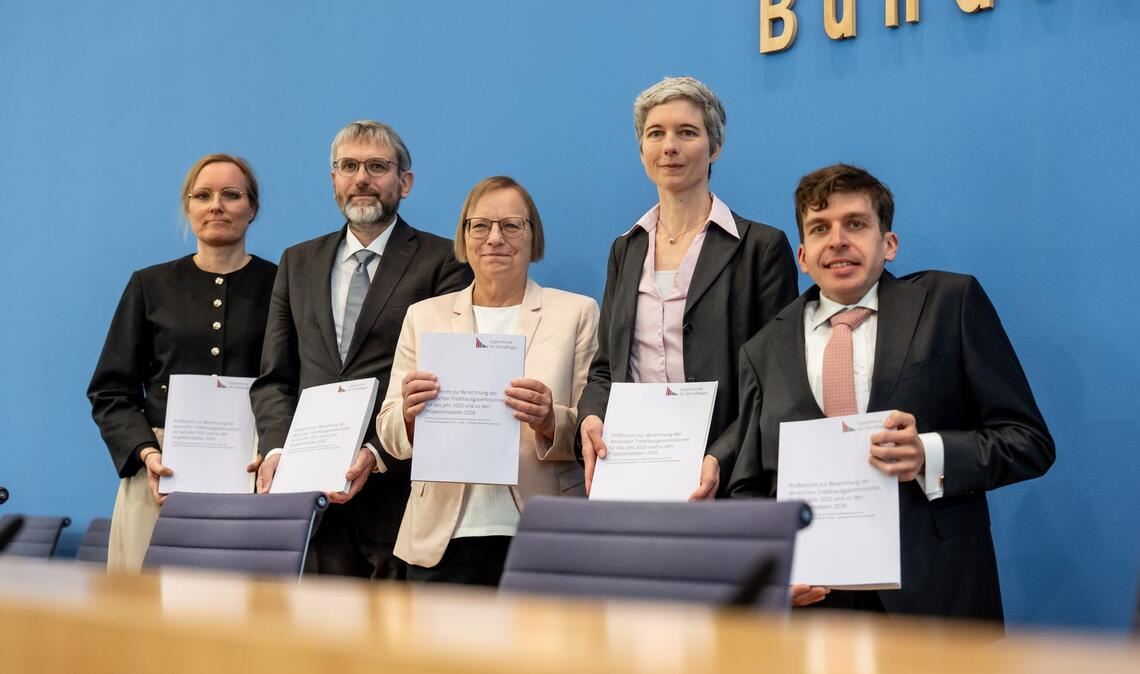 Umweltminister Schneider versprach, dass er die Warnungen des Expertenrates (im Foto) ernst nehme und prüfen lassen werde.