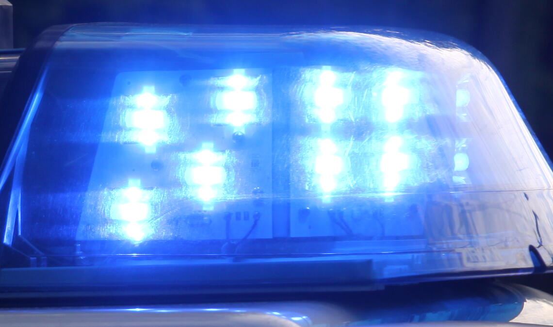 Unbekannter überfährt 53-Jährigen mit seinem Wagenund schleift ihn 20 Meter weit mit. Die Polizei sucht nach dem Täter und seinem Beifahrer. Foto: Archiv