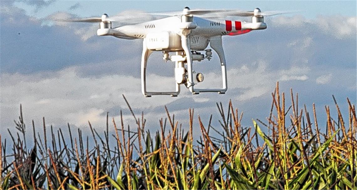 Unbekanntes Flugobjekt über Dürrn? Der Testflug über den Feldern von Landwirt Karl Schweickert hat für einiges Aufsehen gesorgt.