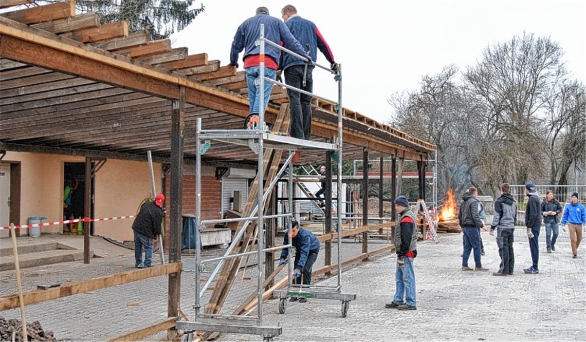 Unbezahlbar: die Arbeitsstunden, die die TSV-Mitglieder auf der Baustelle leisten.