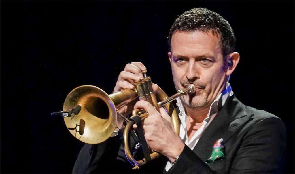 Unentbehrliche Italien-Songs: Startrompeter Till Brönner  in der Liederhalle.