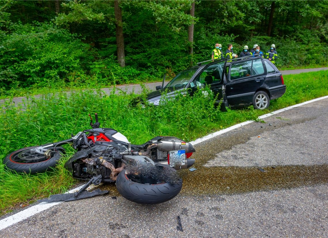 Motorradfahrer schwer verletzt Unfall bei Illingen. Einsatz-Report24