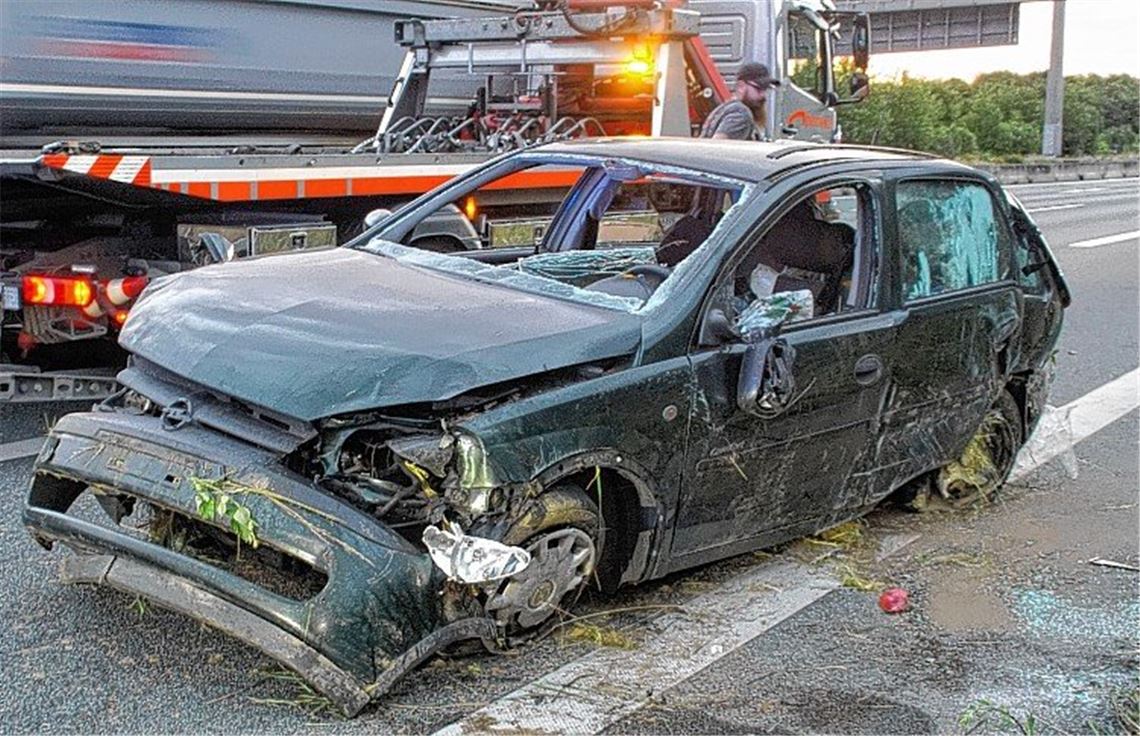 Unfall nach Reifenplatzer