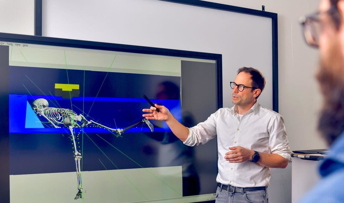 Unfall oder Mord?  Professor Syn Schmitt nutzt  Simulationen, um die Frage zu beantworten.