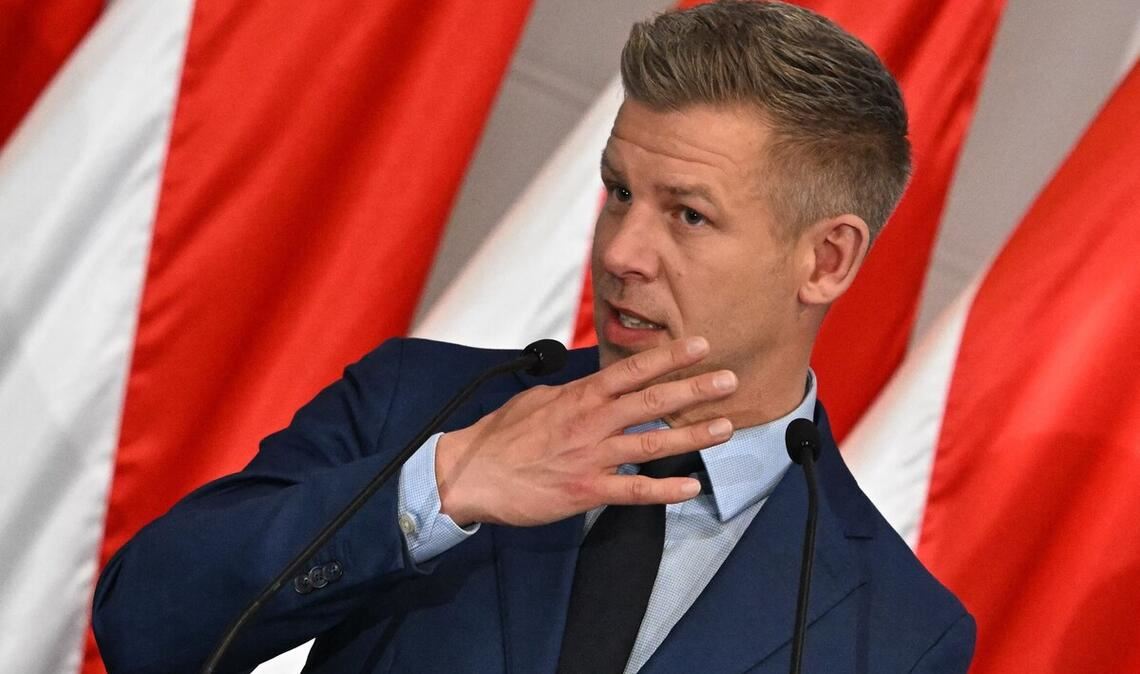 Ungarns künftiger Regierungschef Peter Magyar sah sich im Sender M1 über Jahre diffamiert, „morgens, mittags und abends“.