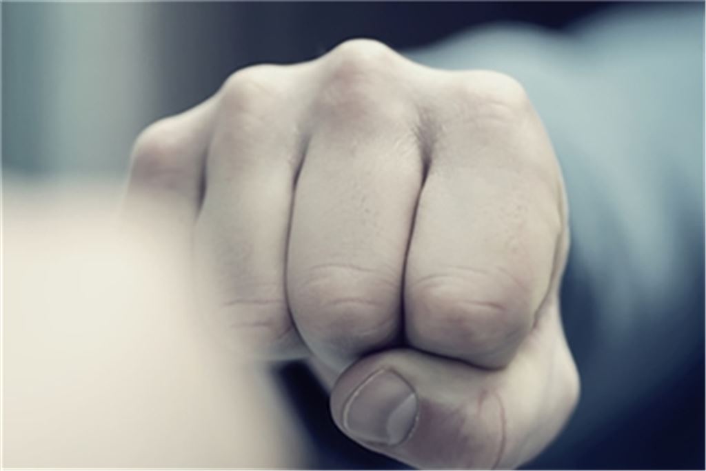 Ungebetene Besucher haben in der Halloweennacht in Vaihingen eine private Party gestört, einen Gast niedergeschlagen und einen weiteren bedroht. Symbolbild: (c) Bonsales - stock.adobe.com