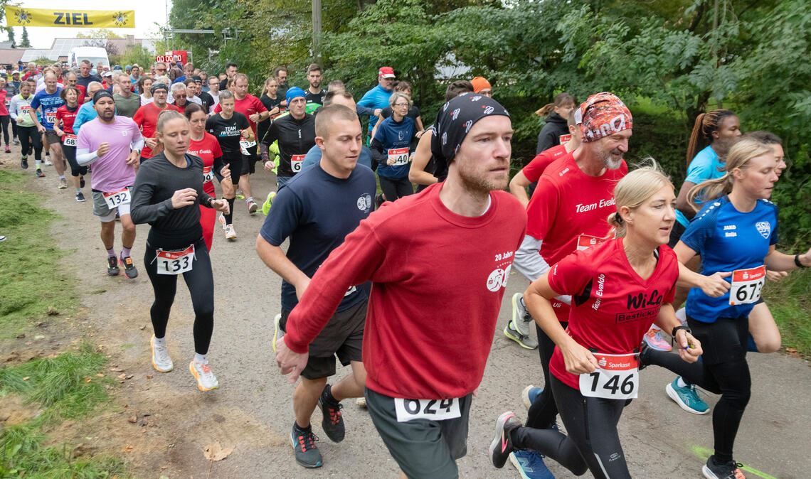 Ungebrochene Freude am Laufsport: Das große Interesse am Heckengäu-Lauf zeigt, dass der laufsport in der Region viele Freunde hat. Fotos: Fotomoment