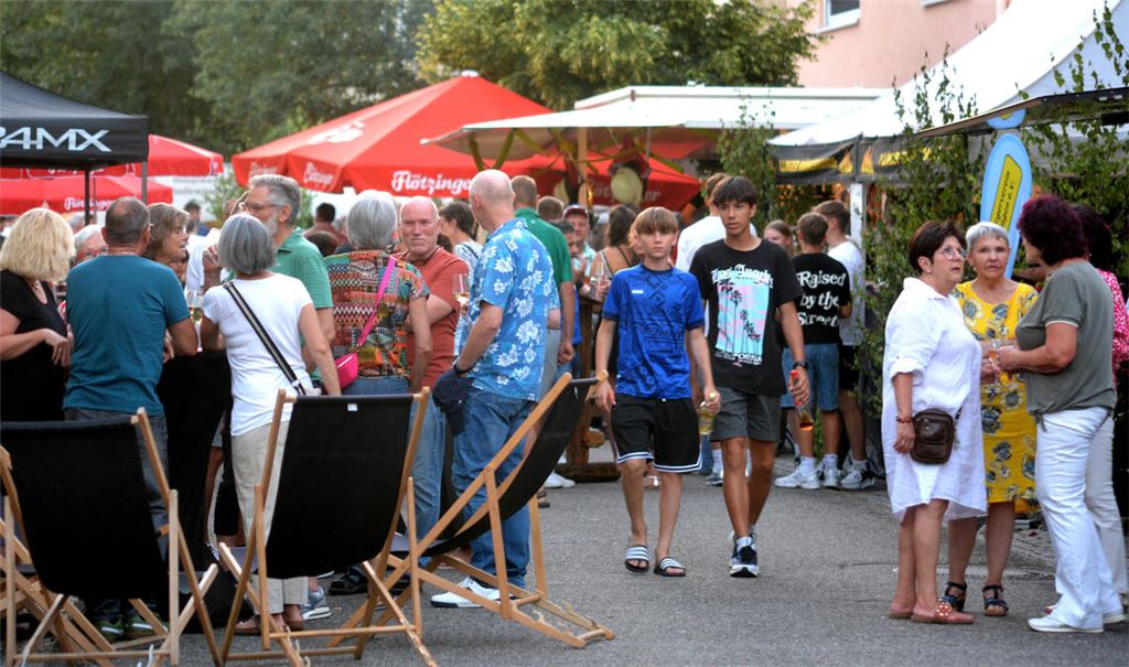 Ungebrochene oder neue Anziehungskraft: In Illingen beim Dorf- und Kelterfest (Foto) und in Zaiserweiher bei der zweiten Auflage des Fleckenfests strömen die Massen. Fotos: Stahlfeld