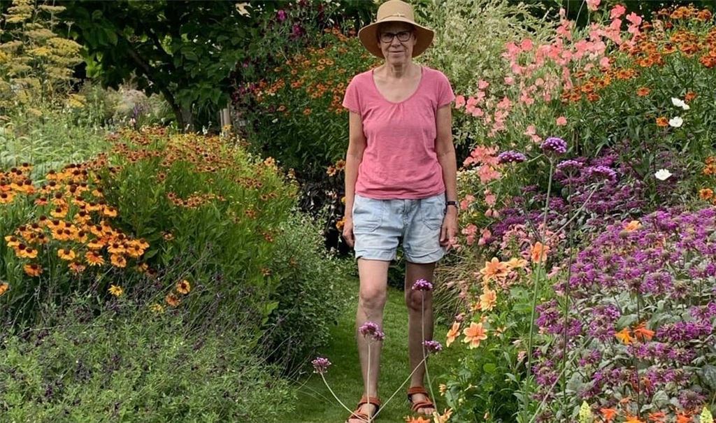 Unsere Kolumnistin Elisabeth Kabatek im Open Garden von Phil Jones in North Wales