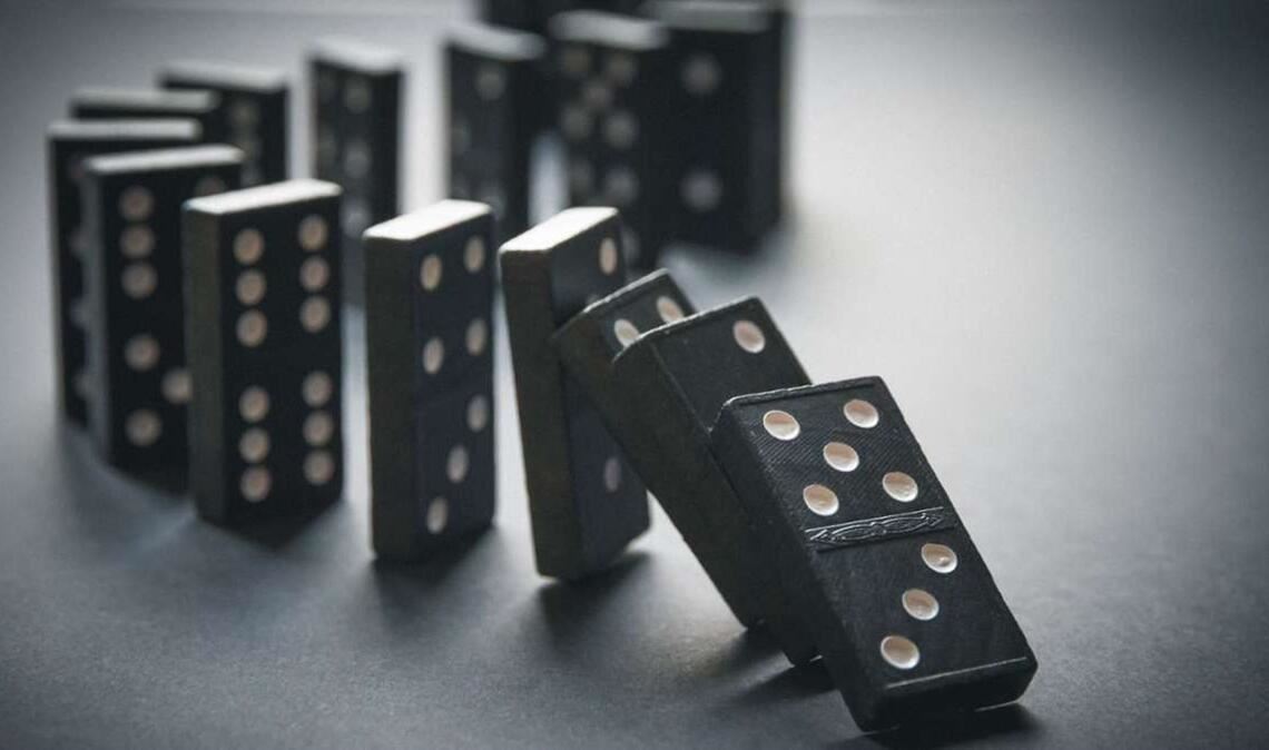 Unter Kipppunkten versteht man in der Klimaforschung, wenn durch kleine Veränderungen ein Domino-Effekt ausgelöst wird, dessen Folgen unter Umständen nicht mehr rückgängig gemacht werden können.