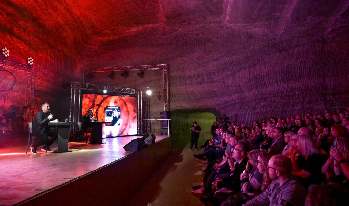 Unter Tage wird’s gruselig: Fitzek und Strauss präsentieren „REM“ im Bergwerk Sondershausen