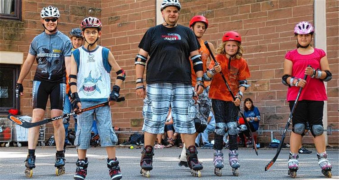 Unter anderem im Rahmen des Kinderferienprogramms hat Gino Becht (Mitte) – hier bei einem Angebot für junge Skater – zahlreiche Kontakte zu Kindern und Jugendlichen geknüpft.Appich