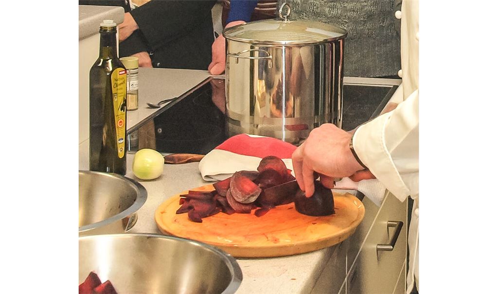 Unter anderem sind Nachwuchsköchinnen und -köche stark gefragt. Symbolfoto: Archiv