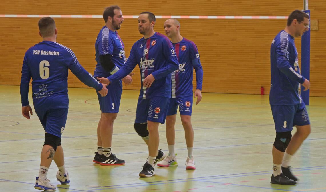 Unter den Teilnehmern ist auch die Mannschaft des TSV Ötisheim. Die Gastgeber landen am Ende mit einem Sieg über den TV Dieburg auf Rang neun. 
