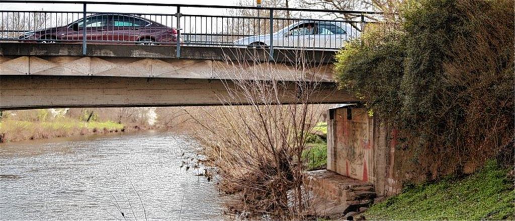 Radweg unter der neuen Brücke wird geprüft